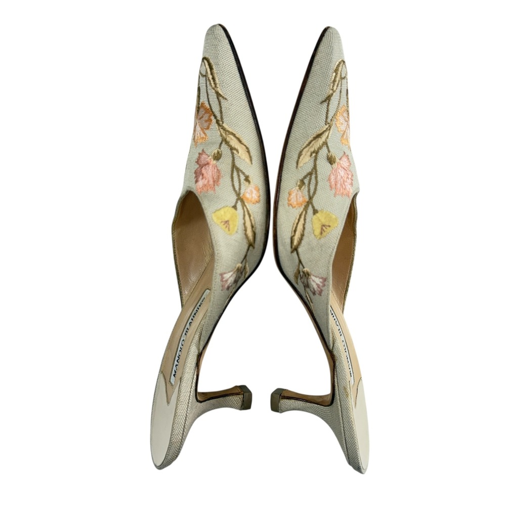 VERY RARE Manolo Blahnik Beige Embroidered Floral Mules - Picture 10 of 13